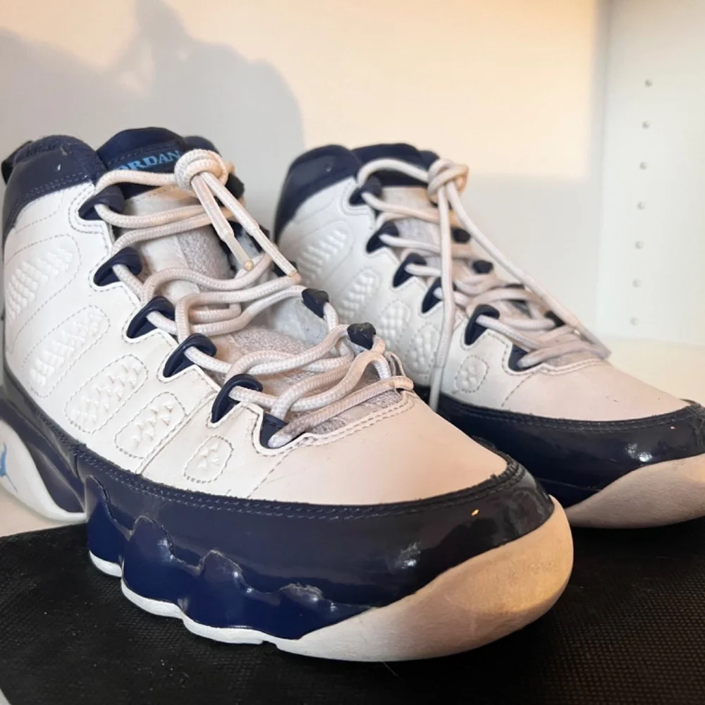 Sneaker - Picture 2 of 8